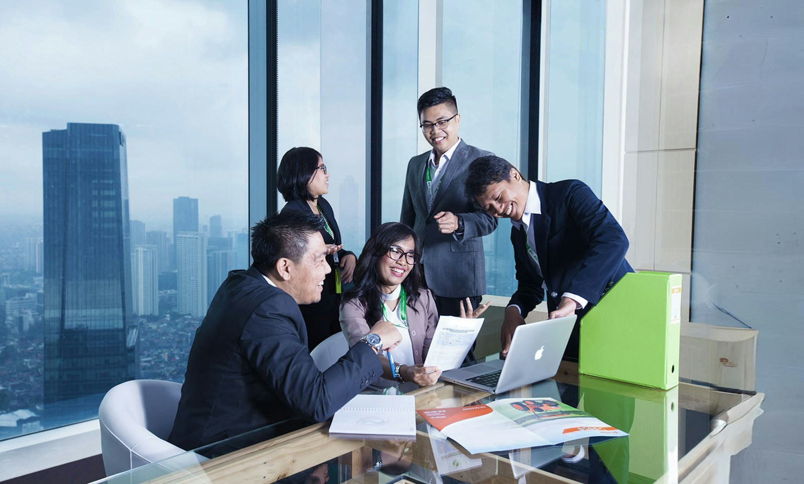 Ban lãnh đạo doanh nghiệp trao đổi chiến lược